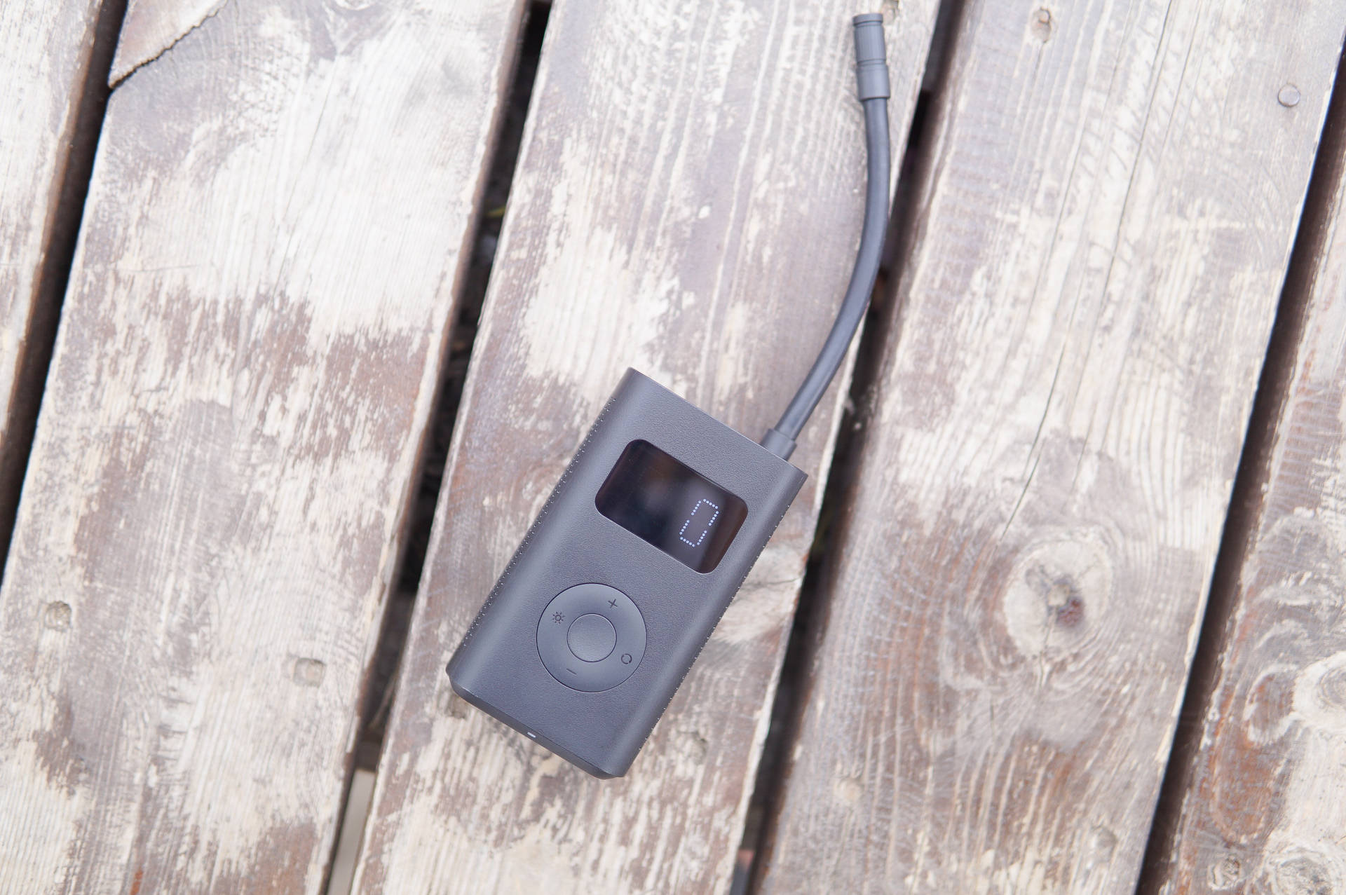 米家神器真香！新一代充气宝1S测评，保时捷车主用了都说好