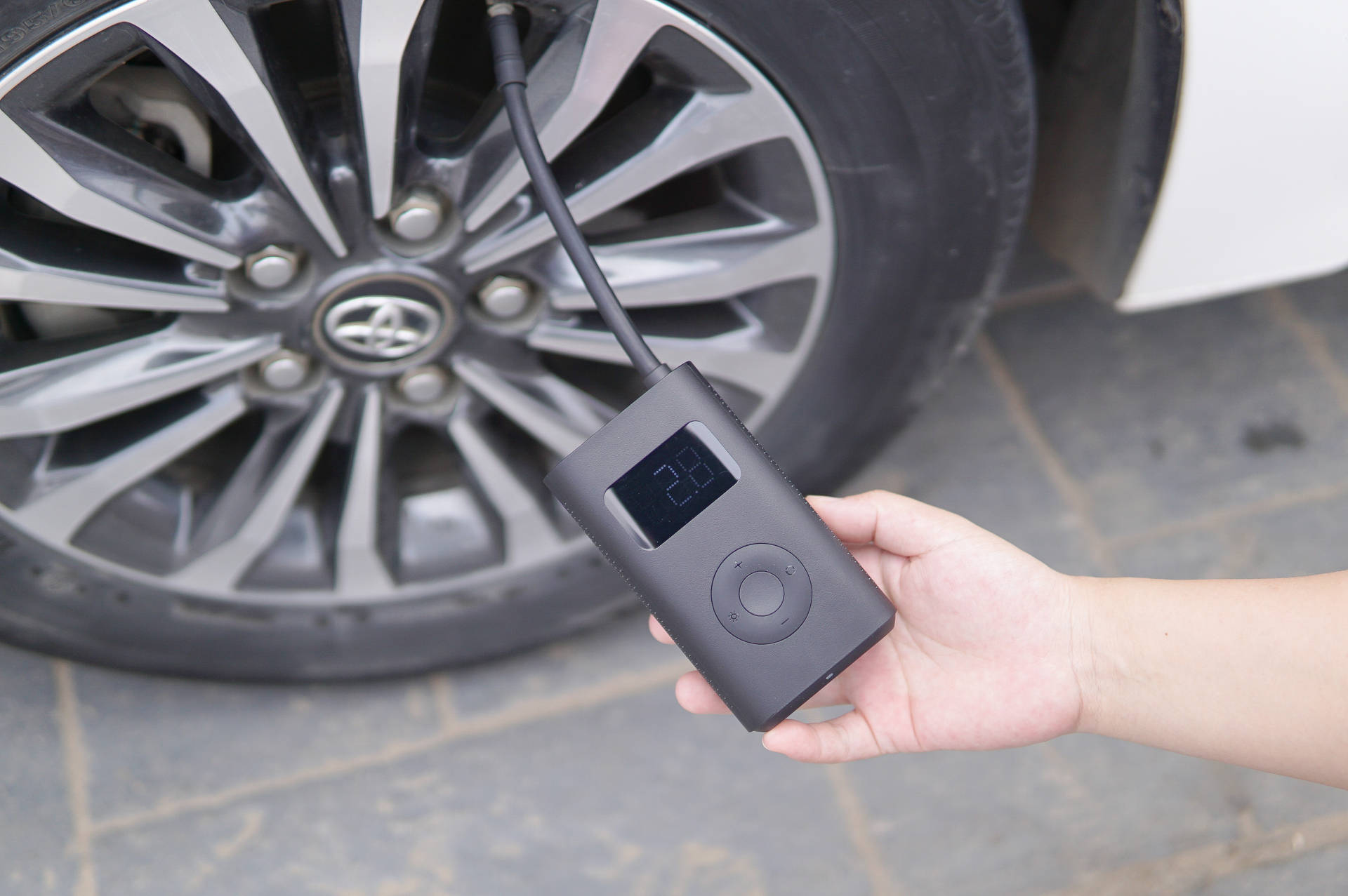 米家神器真香！新一代充气宝1S测评，保时捷车主用了都说好