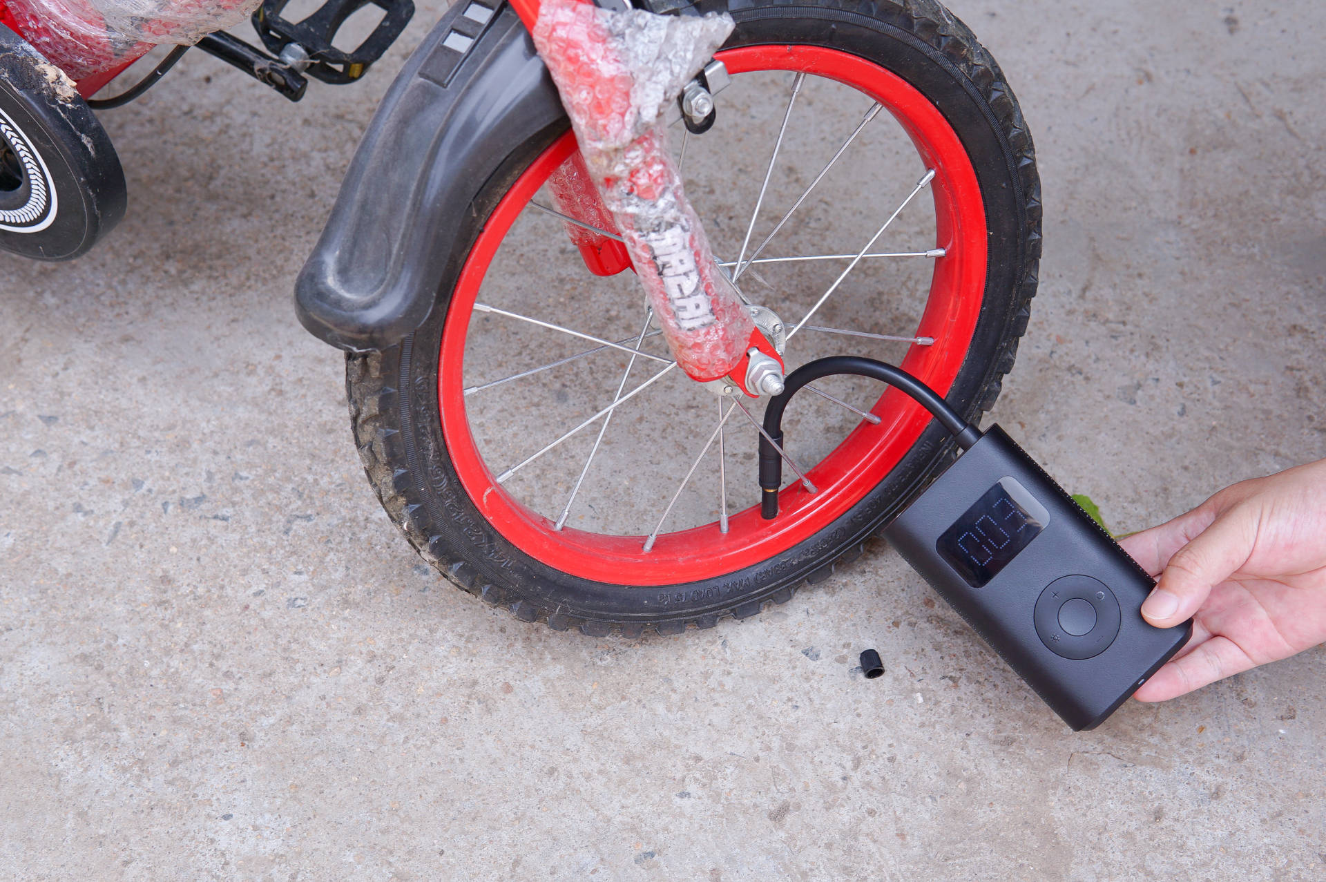 米家神器真香！新一代充气宝1S测评，保时捷车主用了都说好