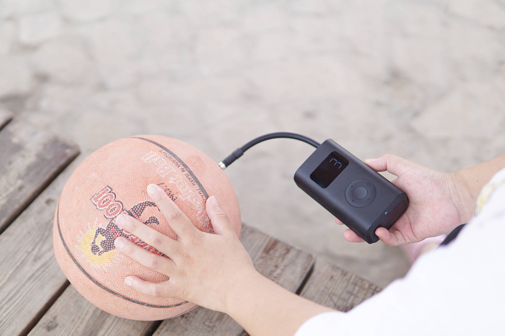 米家神器真香！新一代充气宝1S测评，保时捷车主用了都说好