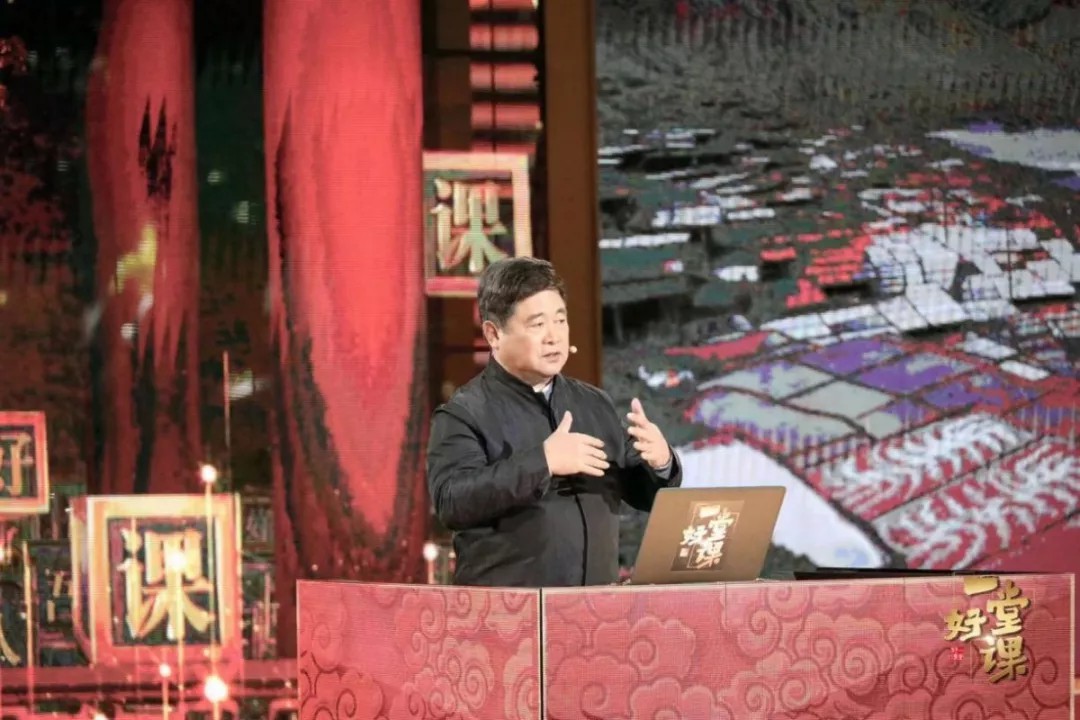 央视“宝藏男孩”康辉： 用《新闻联播》的“金标准”，衡量人生的每项分数