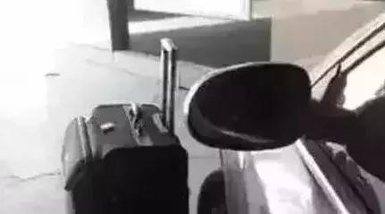 这是……新型碰瓷手段？！