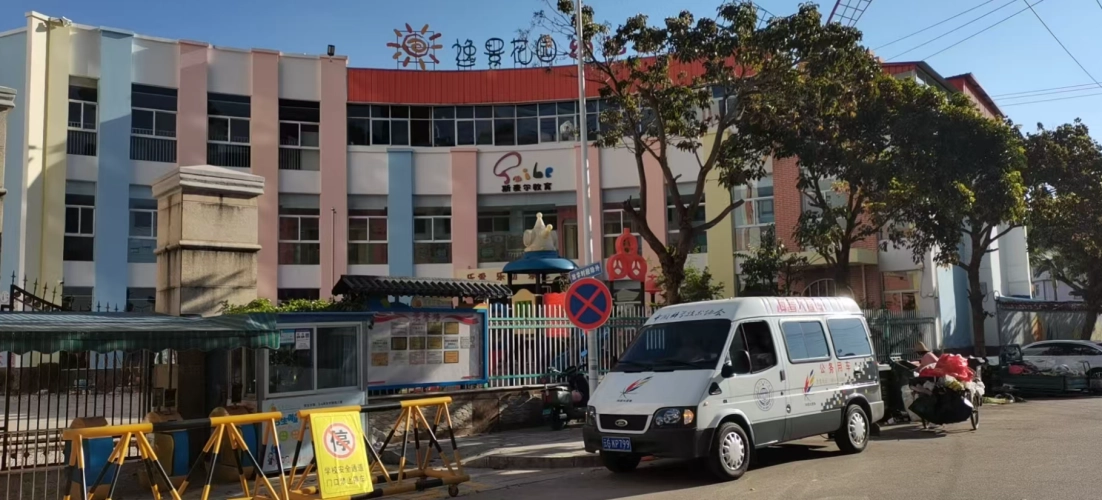 云南省石屏县科协走进逸景花园幼儿园让童心与科学撞个满怀