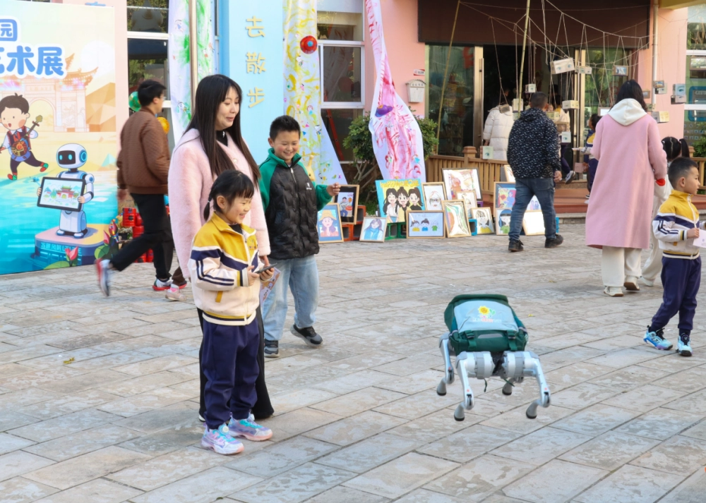 云南省石屏县科协走进逸景花园幼儿园让童心与科学撞个满怀