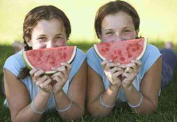 宝爸姓李，宝妈姓周，给龙凤胎起名那叫一个绝，众人：太有才了