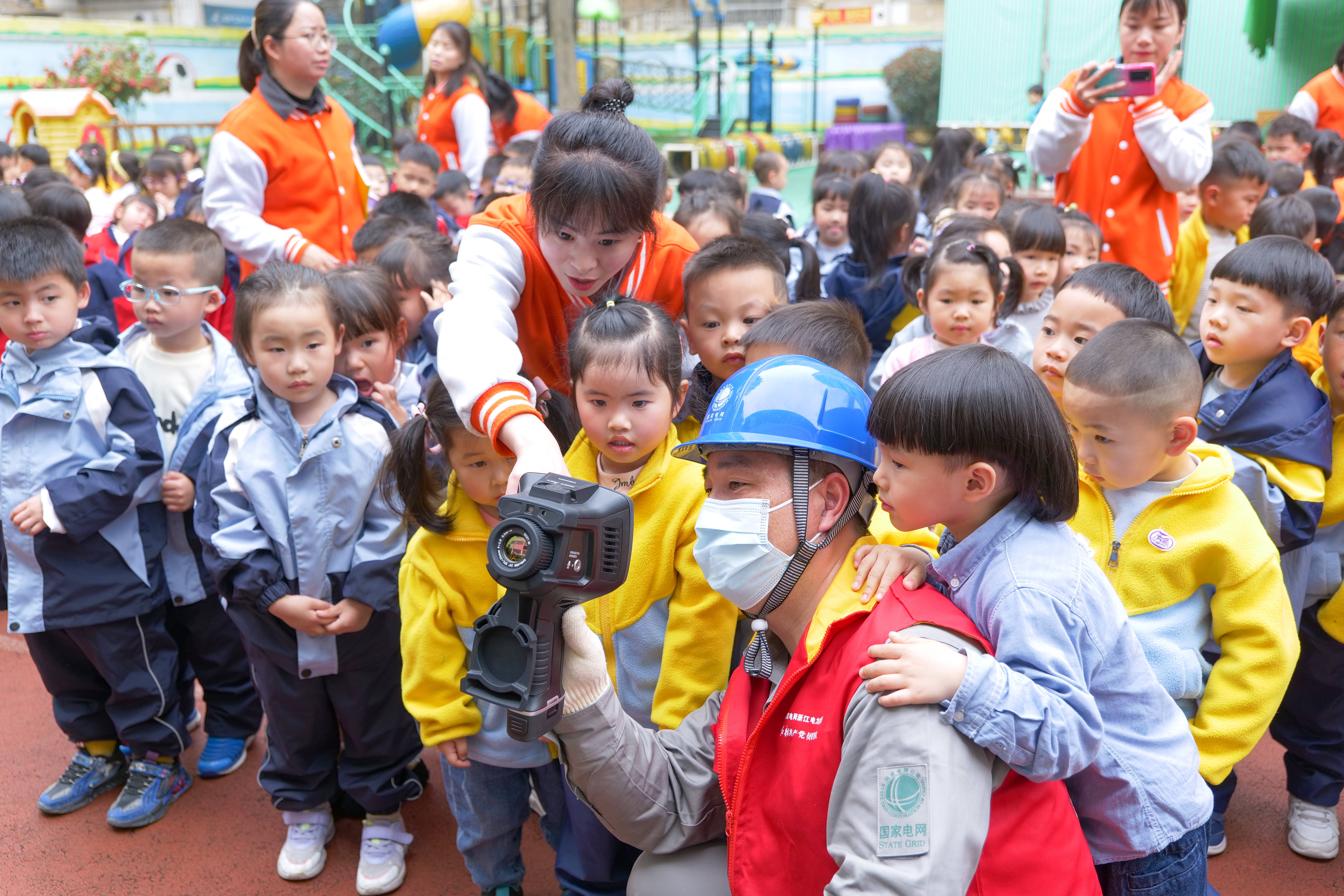 国网龙港市供电公司：安全用电护“童行”贴心服务助成长