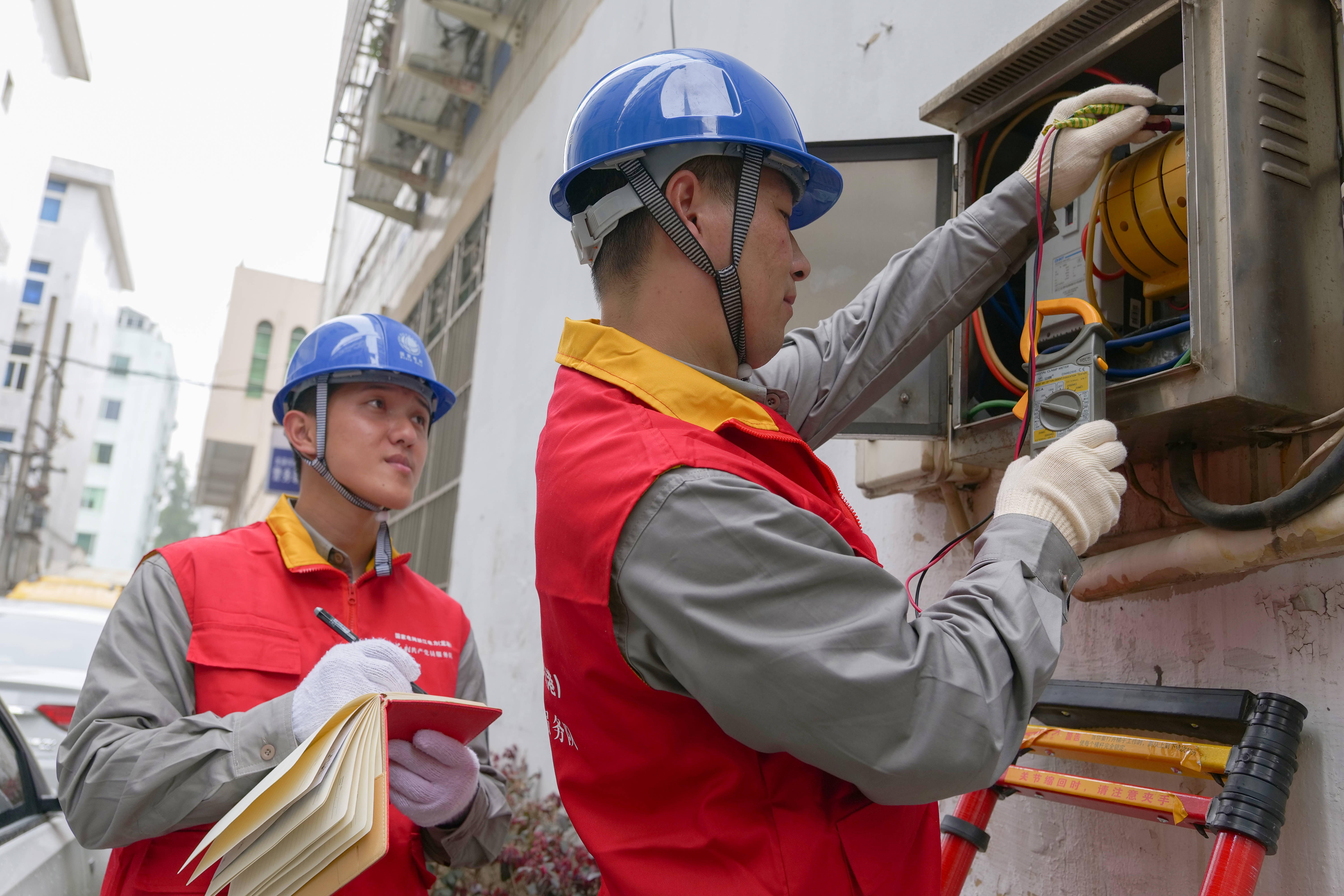 国网龙港市供电公司：安全用电护“童行”贴心服务助成长