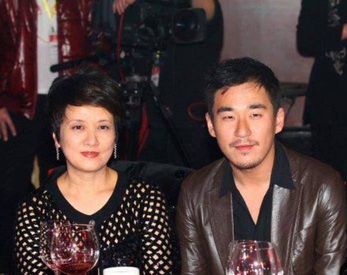 33年前，被张国立分手的前妻罗秀春，如今过得怎样了？