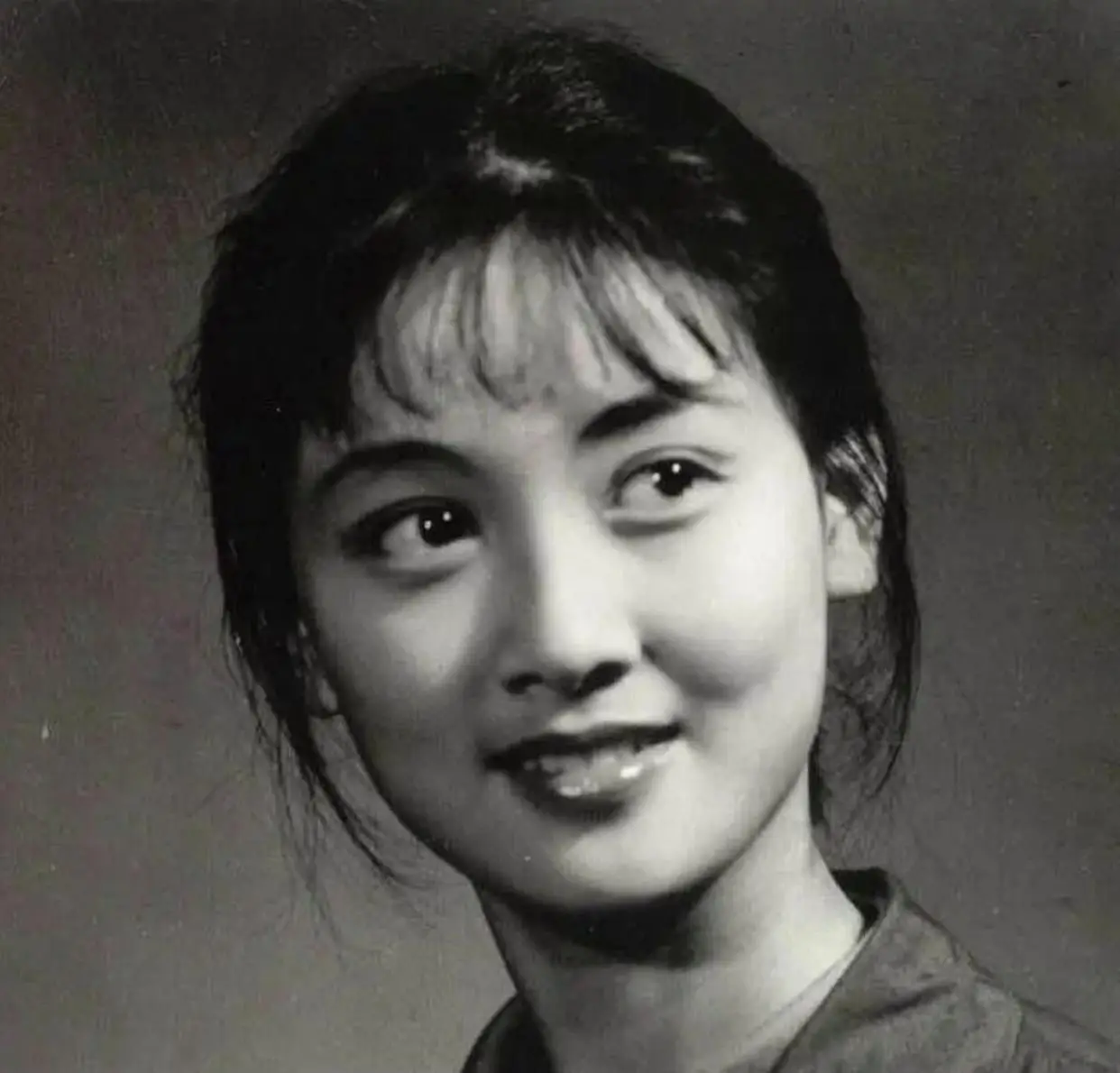 回顾:为了邓婕,张国立“抛弃”的前妻罗秀春,如今过得怎样了?