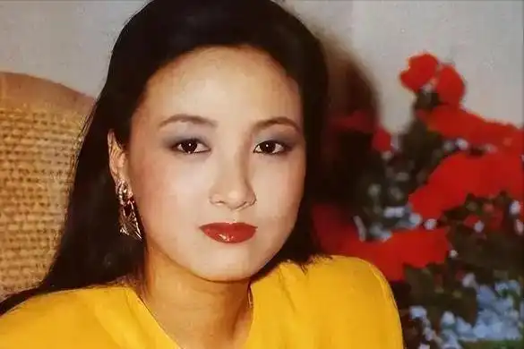 张国立与罗秀春离婚的34年：他再婚有烦恼，她至今单身牵挂儿子