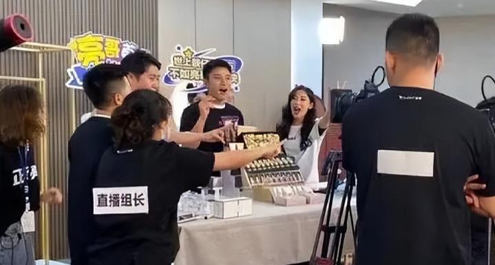 国家终于出手了？李湘反应最快第一个停播，原来一切都有迹可循！