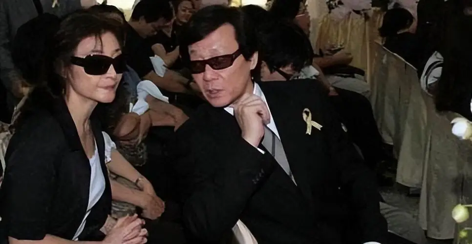 坐拥双妻的演员寇世勋,受访时说:来世不会再娶两个老婆,太累了