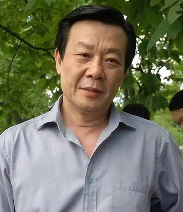 坐拥双妻的演员寇世勋,受访时说:来世不会再娶两个老婆,太累了