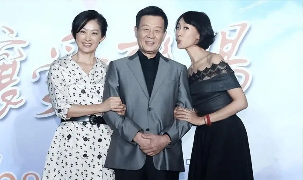 坐拥双妻的演员寇世勋,受访时说:来世不会再娶两个老婆,太累了