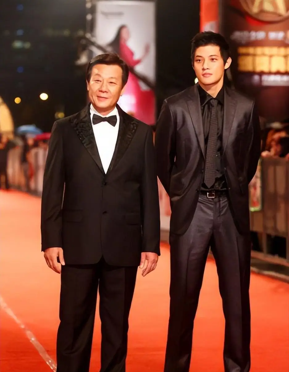 演员寇世勋：将情人带回家与原配共同生活多年，今68岁现状如何？