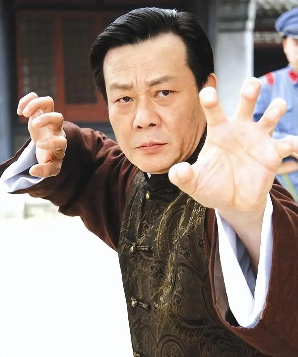 2位妻子楼上楼下住，鸡飞狗跳30年，“老戏骨”寇世勋称：太累了