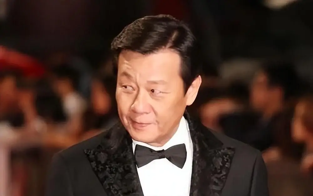 2位妻子楼上楼下住，鸡飞狗跳30年，“老戏骨”寇世勋称：太累了