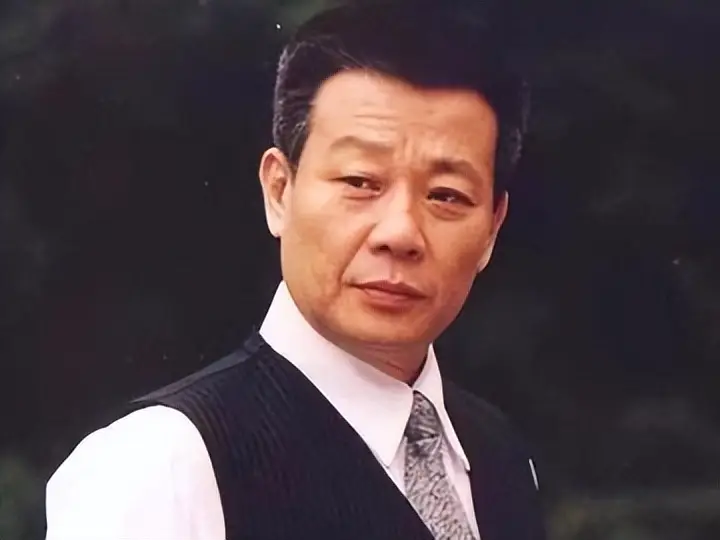 2位妻子楼上楼下住，鸡飞狗跳30年，“老戏骨”寇世勋称：太累了