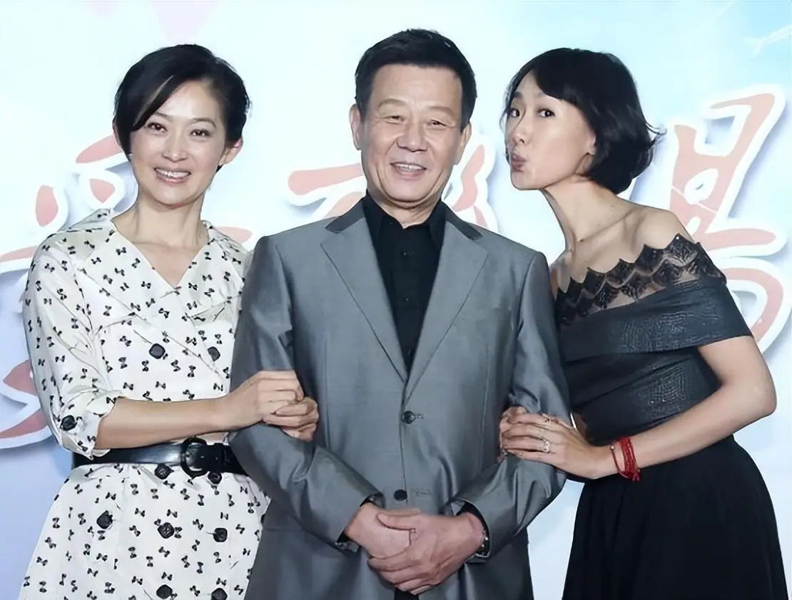 2位妻子楼上楼下住，鸡飞狗跳30年，“老戏骨”寇世勋称：太累了