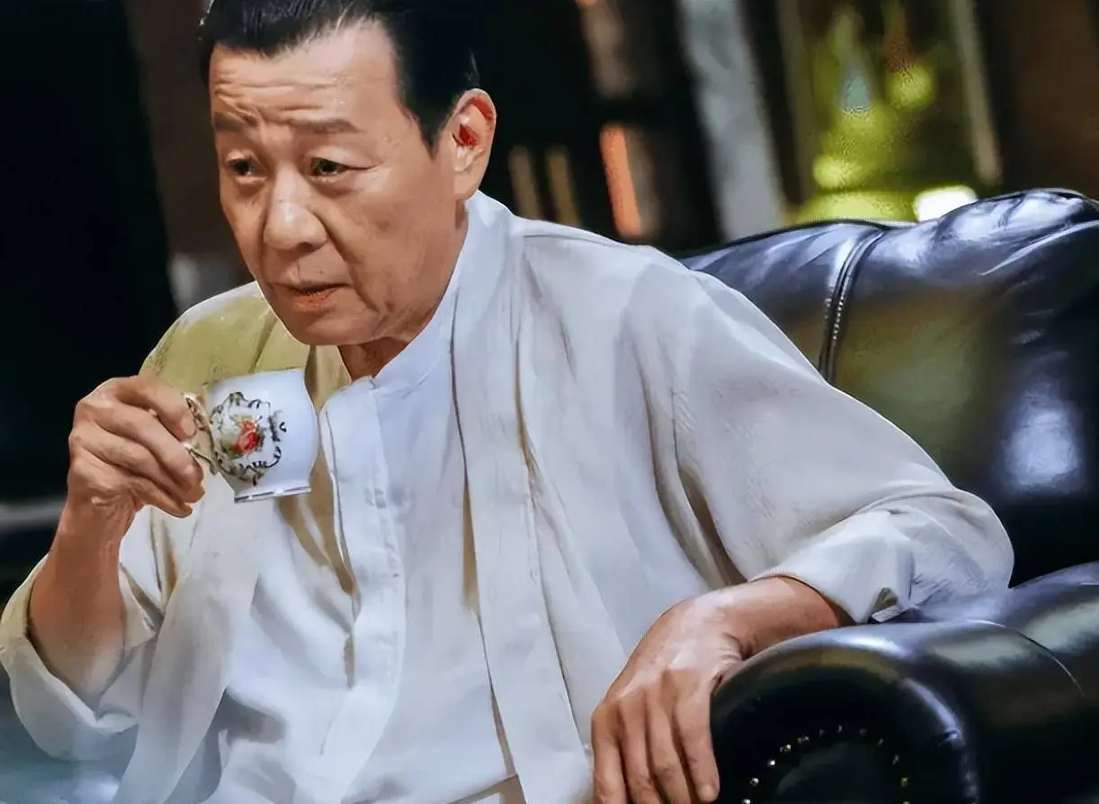 2位妻子楼上楼下住，鸡飞狗跳30年，“老戏骨”寇世勋称：太累了