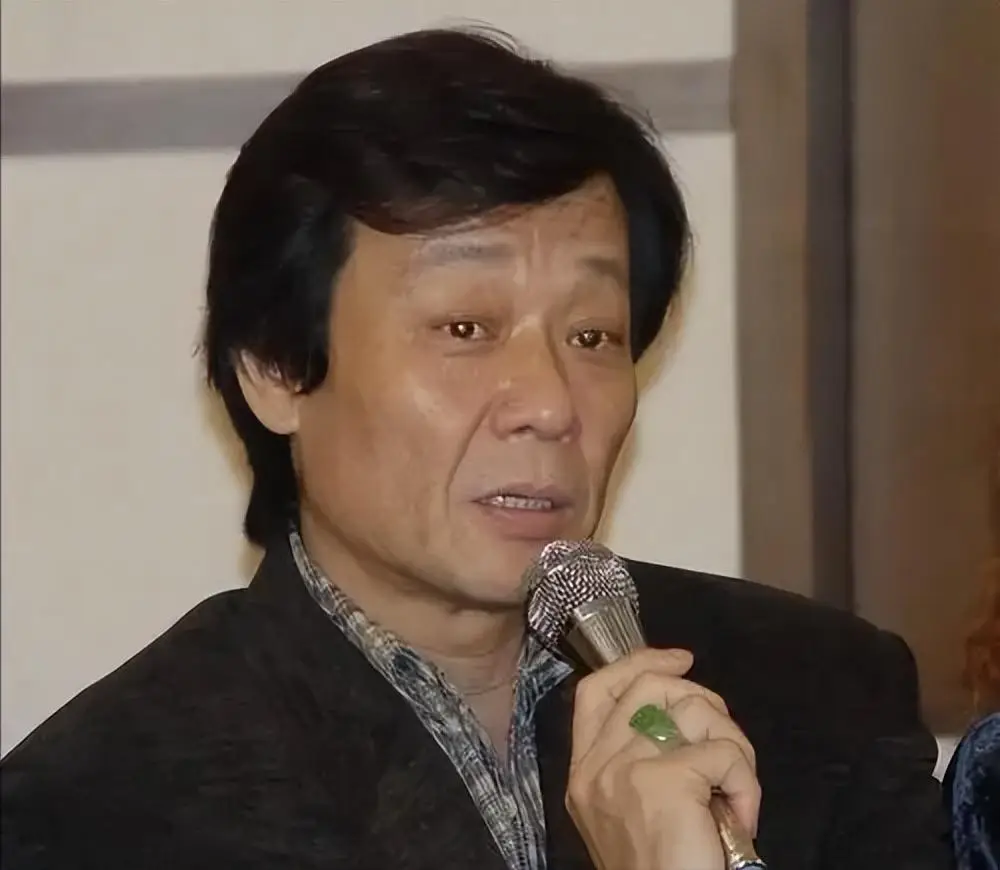 2位妻子楼上楼下住，鸡飞狗跳30年，“老戏骨”寇世勋称：太累了