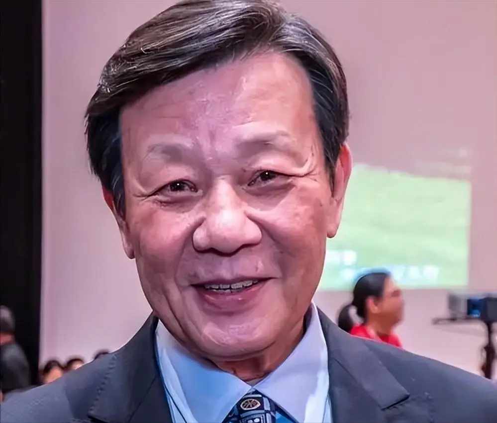 2位妻子楼上楼下住，鸡飞狗跳30年，“老戏骨”寇世勋称：太累了