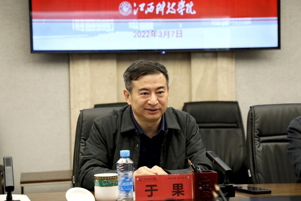 南昌市委常委、高新区党工委书记王万征一行来校调研