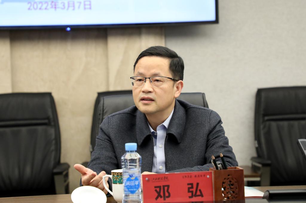 南昌市委常委、高新区党工委书记王万征一行来校调研