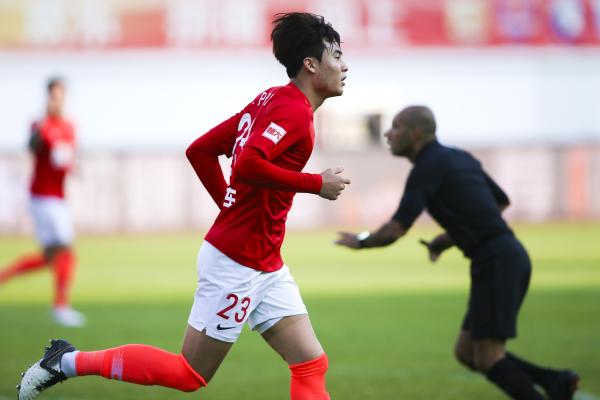 体坛联播｜阿森纳终结7轮不胜，曼联无缘追平客场连胜纪录