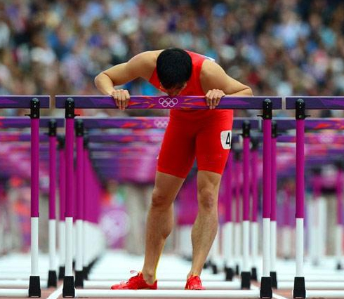 刘翔获36金却因伤退赛被骂，母亲曾说：若他不再优秀请大家原谅