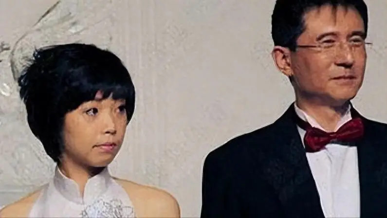 与袁立分手的徐威，娶到张怡宁后，现在过得怎样？