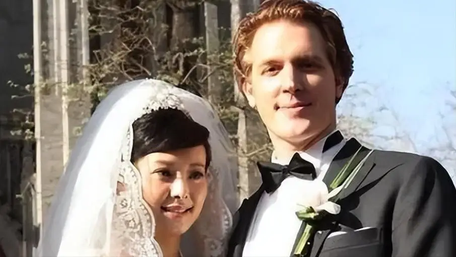 与袁立分手的徐威，娶到张怡宁后，现在过得怎样？