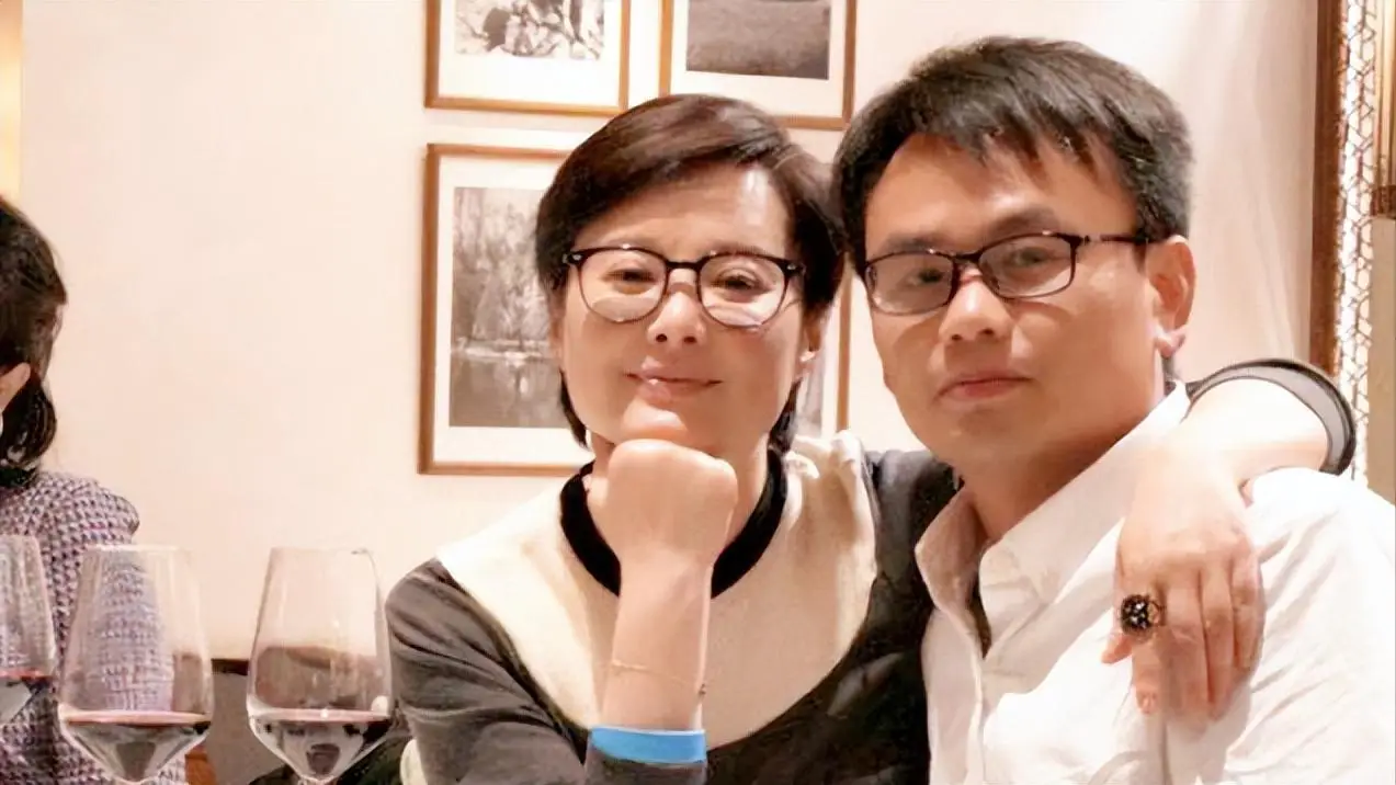 与袁立分手的徐威，娶到张怡宁后，现在过得怎样？