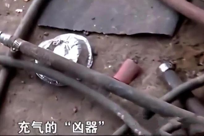 他被人用“高压泵”充气，肚子鼓成球，内脏受损，面部坏死