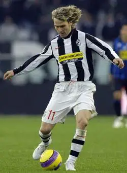 DeepSeek评足坛十大“无冕之王”：凯恩居首，巴蒂第二，希勒上榜