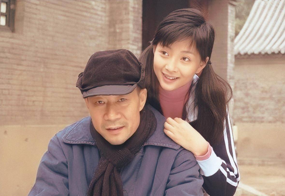 42岁的殷桃魅力不减，与富商、足坛名将均有交往，如今仍旧未婚