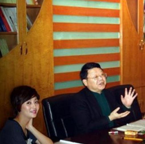 “人间水蜜桃”殷桃：前夫不听话10年，情断3个男人，今41岁还单身