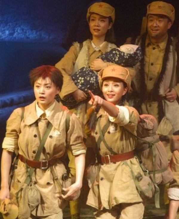 “人间水蜜桃”殷桃：前夫不听话10年，情断3个男人，今41岁还单身