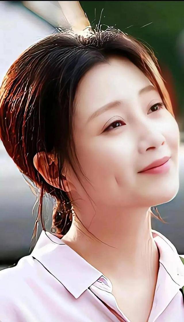 殷桃:人间水蜜桃,甜美娇嗔又妩媚,情路却那么坎坷