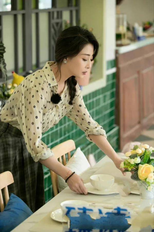 殷桃:人间水蜜桃,甜美娇嗔又妩媚,情路却那么坎坷