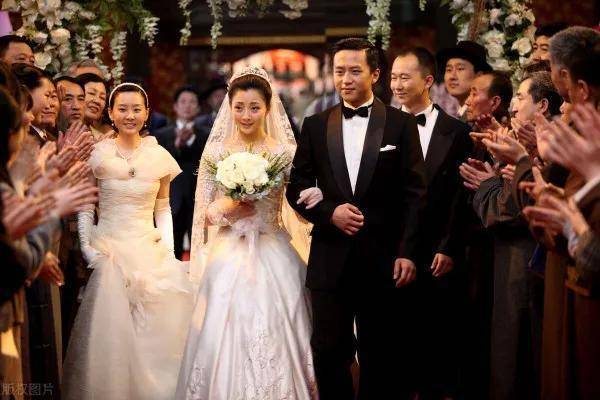 殷桃:人间水蜜桃,甜美娇嗔又妩媚,情路却那么坎坷