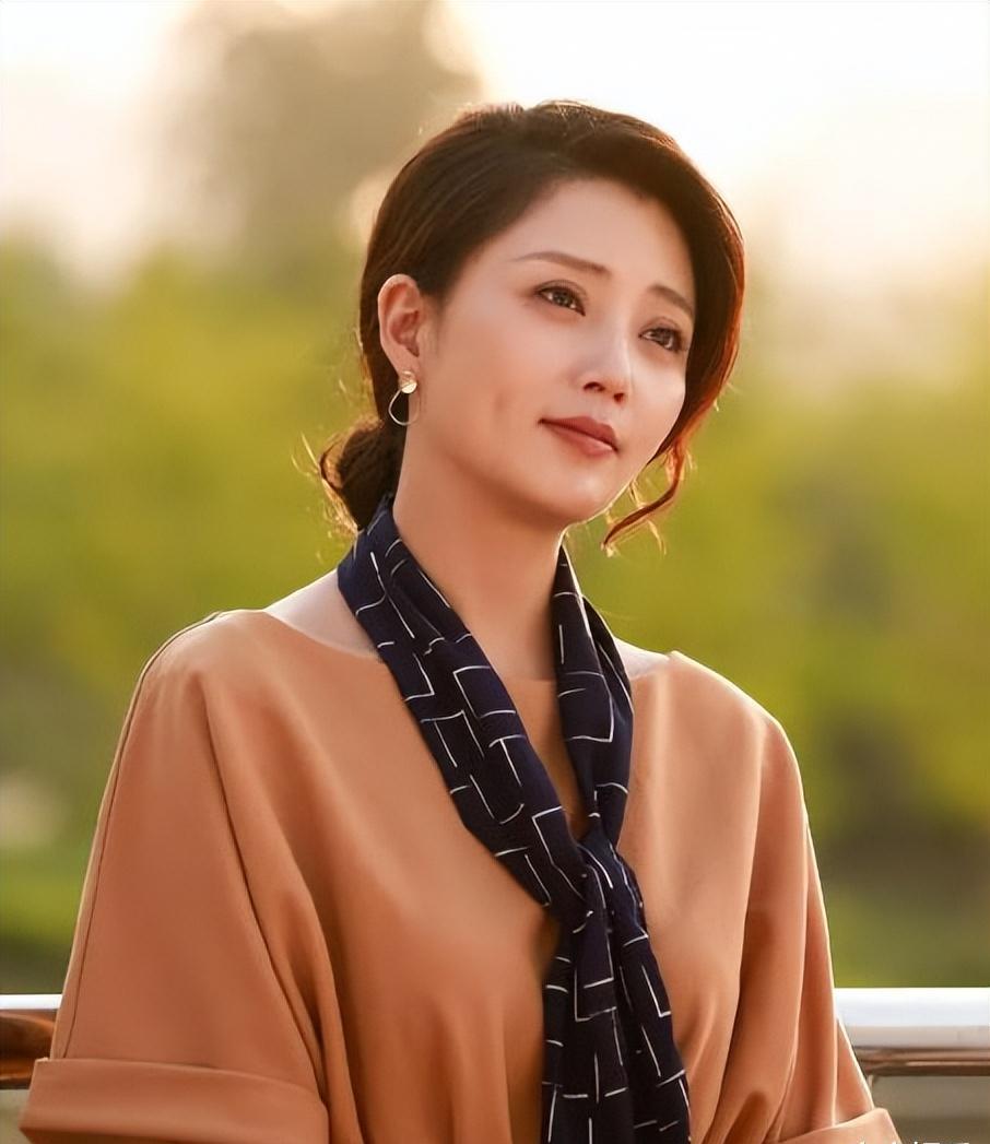 殷桃:四十多岁焕发第二春,曾迷倒六个男人,她的故事真不简单