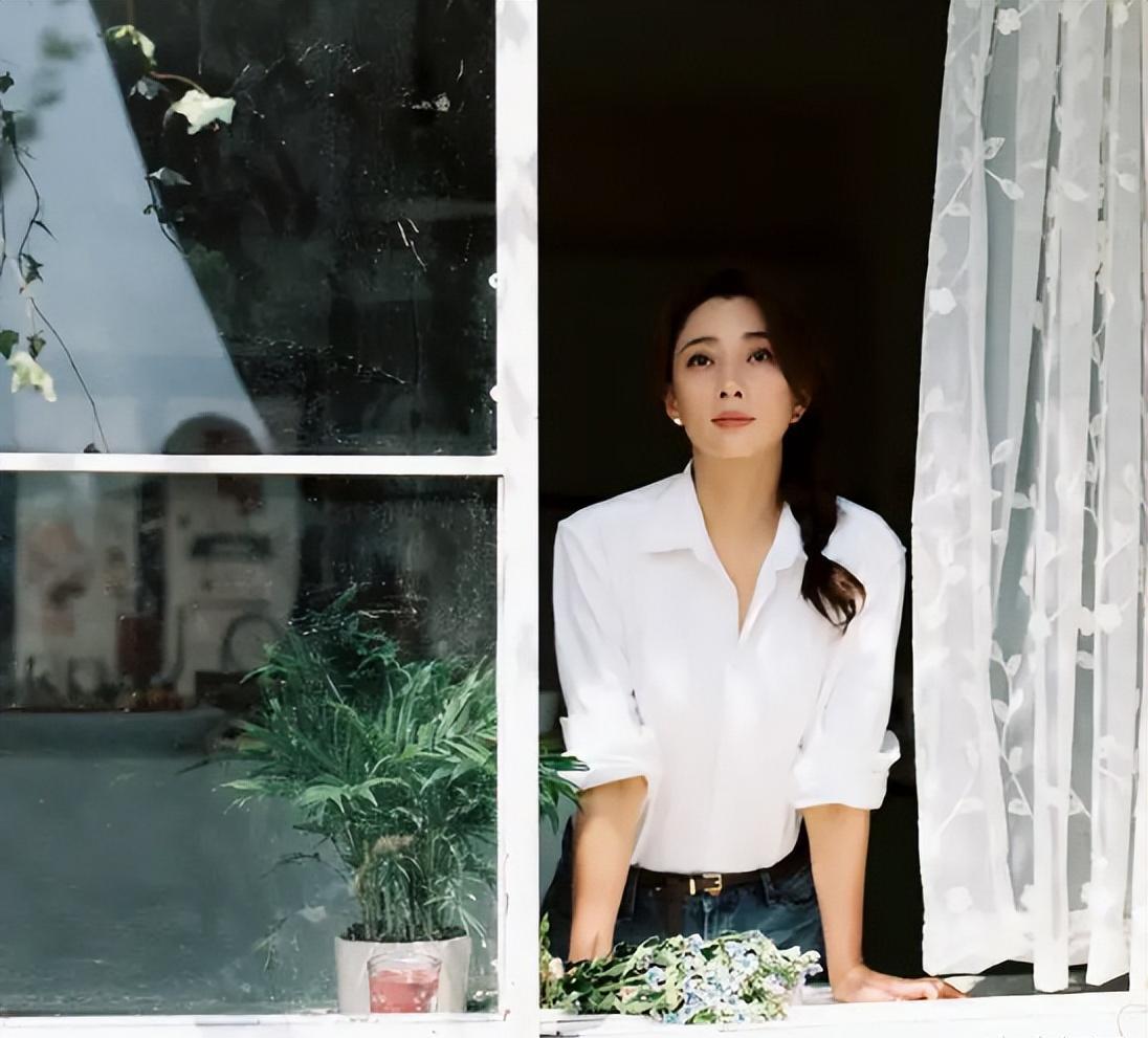 殷桃:四十多岁焕发第二春,曾迷倒六个男人,她的故事真不简单