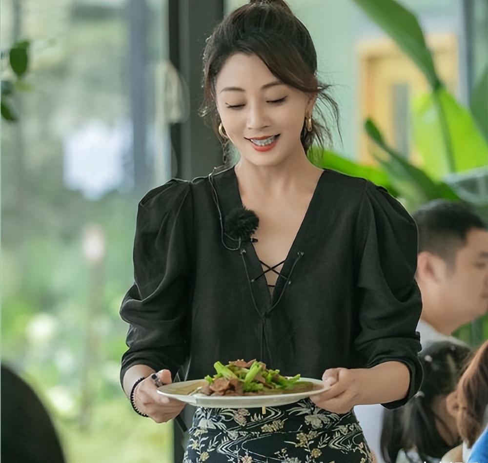 殷桃:四十多岁焕发第二春,曾迷倒六个男人,她的故事真不简单