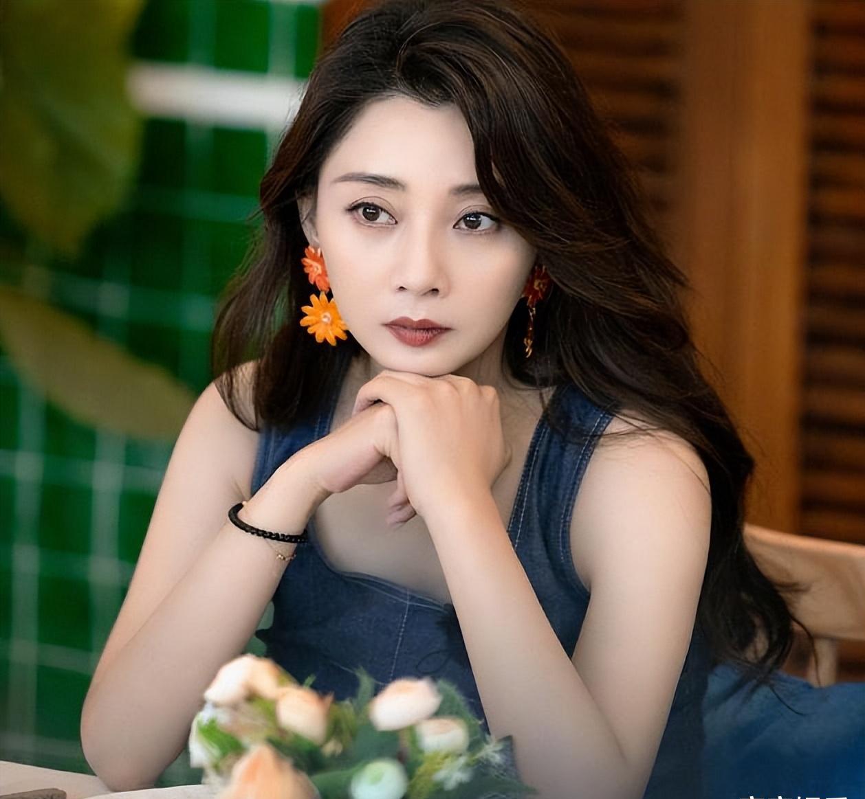 殷桃:四十多岁焕发第二春,曾迷倒六个男人,她的故事真不简单