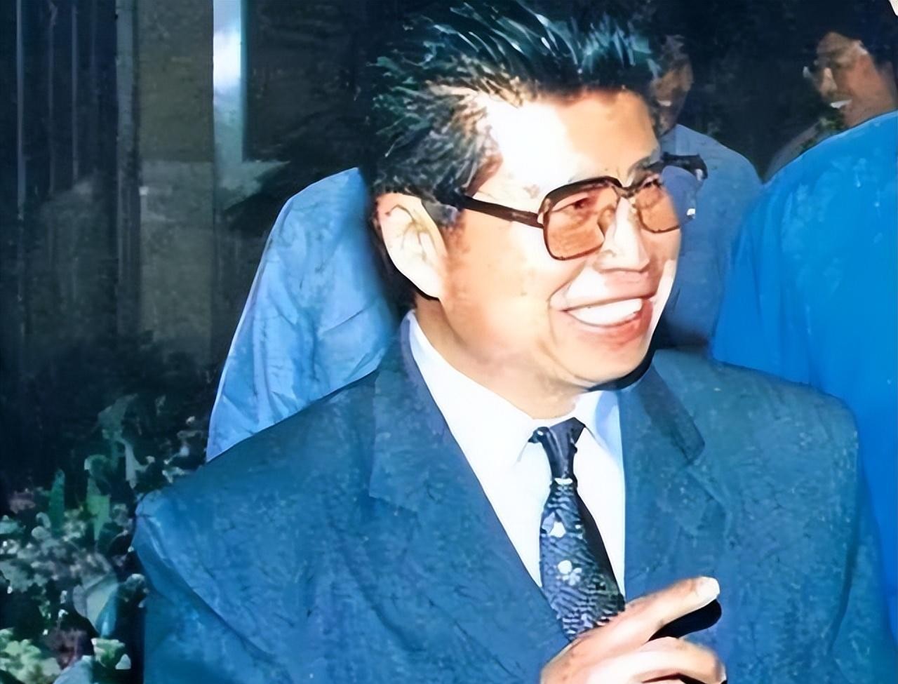 他是建国来逃跑级别最高的贪官:转移巨额财产逃跑,至今不知去向