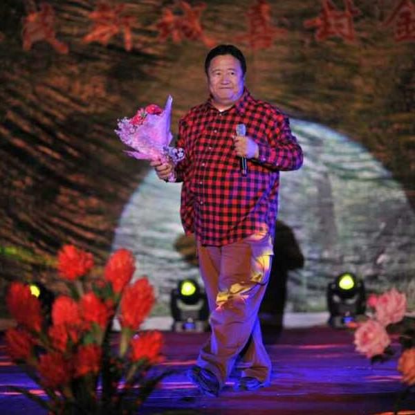 央视春晚“笑脸哥”：三十年前，我生活环境比“大衣哥”还差