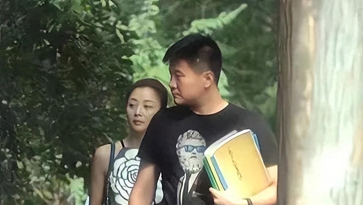 43岁殷桃新欢？入狱前夫，前任黑道老大，经历了好几个男人，真是厉害