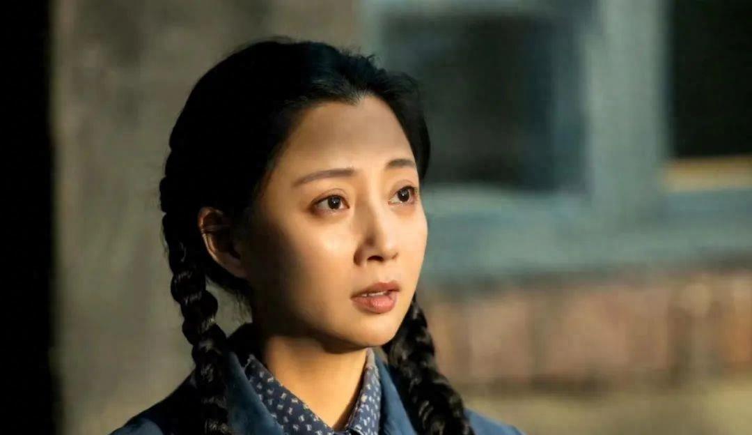 43岁殷桃新欢？入狱前夫，前任黑道老大，经历了好几个男人，真是厉害