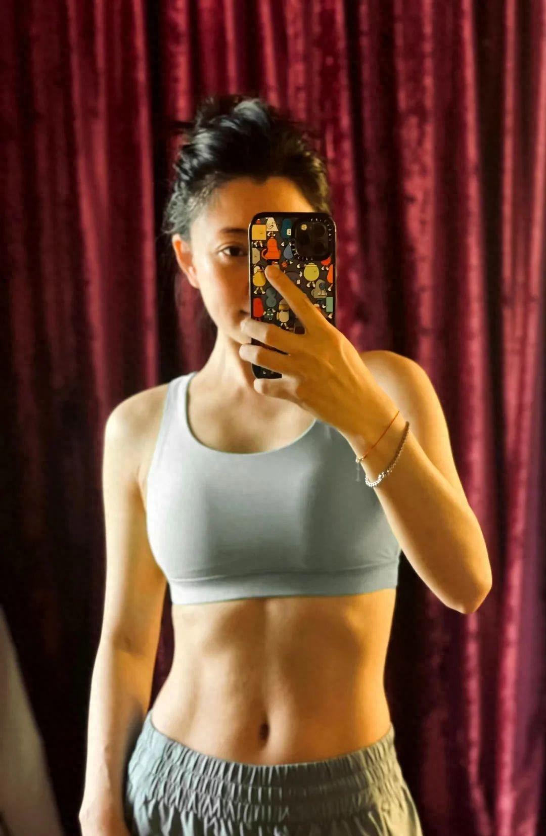 43岁殷桃新欢？入狱前夫，前任黑道老大，经历了好几个男人，真是厉害